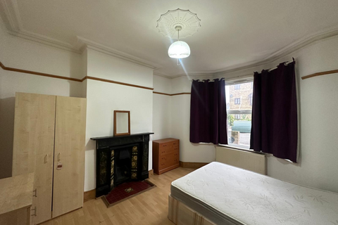 1 bedroom in a house share to rent, South Birkbeck Road, Leyton