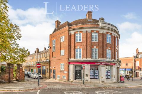 3 bedroom flat to rent, Colston Road, East Sheen