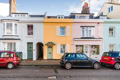 2 bedroom terraced house to rent, Norfolk Road, Littlehampton