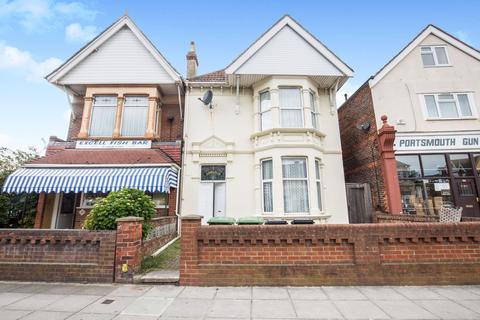 2 bedroom flat to rent, London Road, North End