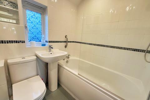 3 bedroom terraced house to rent, Engaine Drive, Shenley Church End