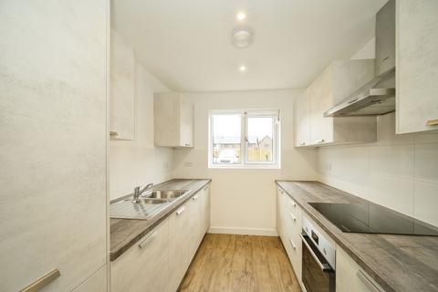 2 bedroom end of terrace house to rent, Wilks Road