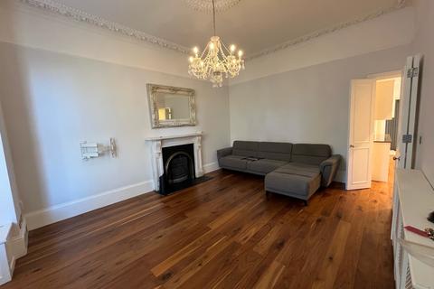 2 bedroom flat to rent, St. Andrews Square, Surbiton, KT6