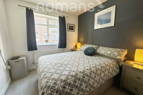 2 bedroom apartment to rent, Crown Lane