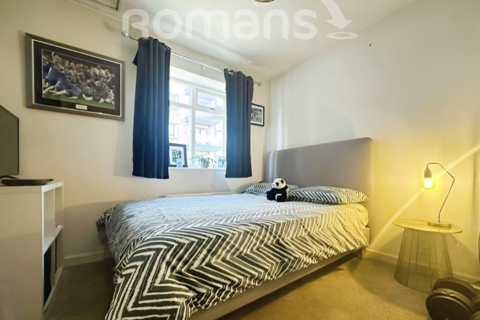 2 bedroom apartment to rent, Crown Lane