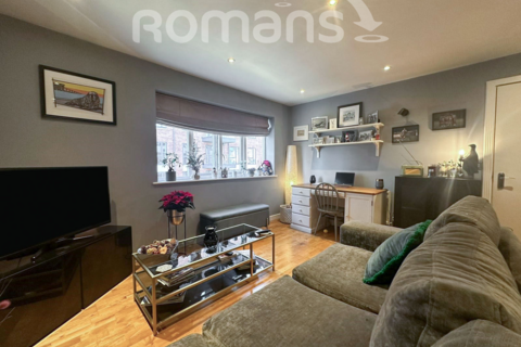 2 bedroom apartment to rent, Crown Lane