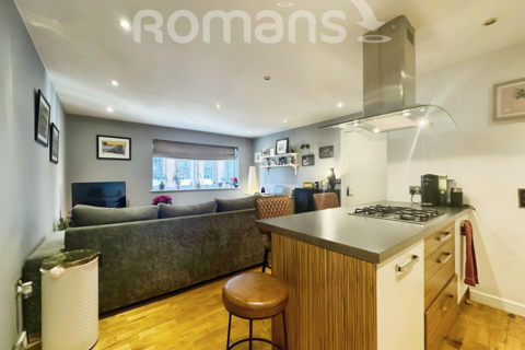 2 bedroom apartment to rent, Crown Lane