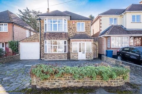 3 bedroom detached house to rent, Manor Way HA2 6BY