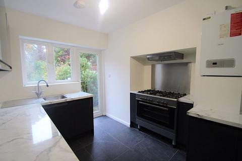 3 bedroom detached house to rent, Manor Way HA2 6BY