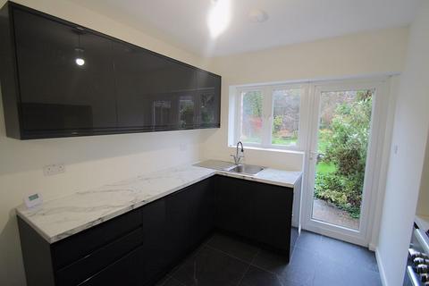 3 bedroom detached house to rent, Manor Way HA2 6BY