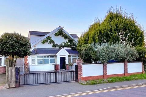 4 bedroom detached bungalow for sale, Pole Hill Road, Uxbridge, UB10