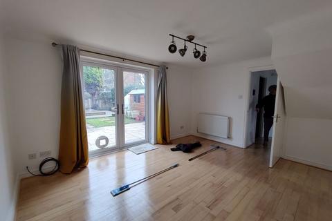 2 bedroom property to rent, Tudbury Way, Salford