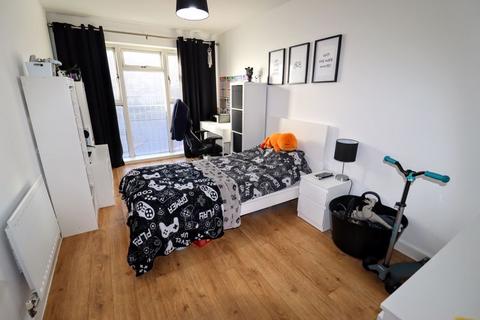 2 bedroom apartment for sale, Sandpiper House, Millward Drive, Bletchley