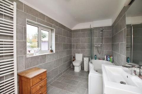 3 Figsbury Road, Winterbourne Dauntsey, Salisbury, SP4 6EX