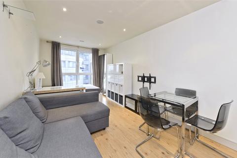 Studio to rent, Townmead Road, London SW6