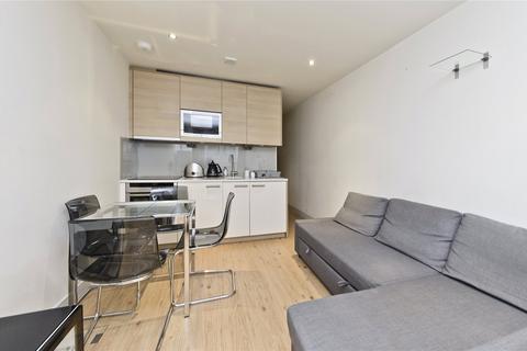 Studio to rent, Townmead Road, London SW6