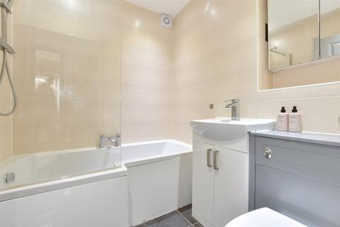 2 bedroom flat for sale, Forest Glade, Langdon Hills, Basildon, Essex