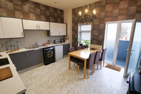 2 bedroom flat for sale, West End Road, Morecambe, LA4 4DR