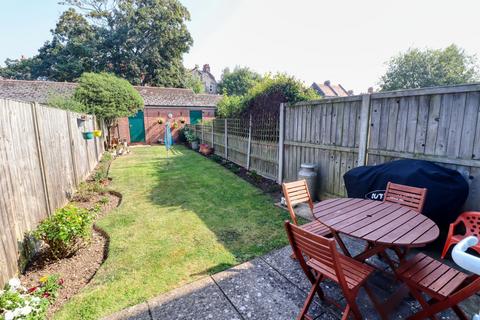 4 bedroom terraced house to rent, Frinton-on-Sea CO13