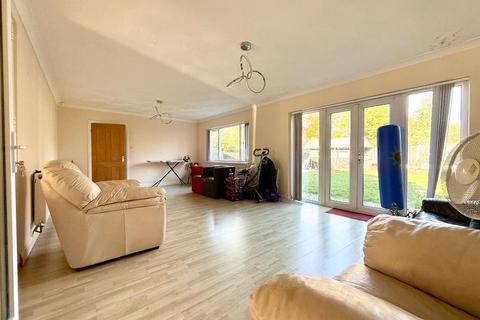 7 bedroom detached house for sale, Bowling Green Lane, Old Bedford Road Area, Luton, Bedfordshire, LU2 7HR