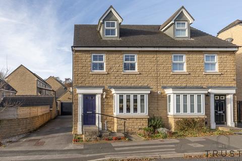 3 bedroom semi-detached house to rent, Dewsbury WF12