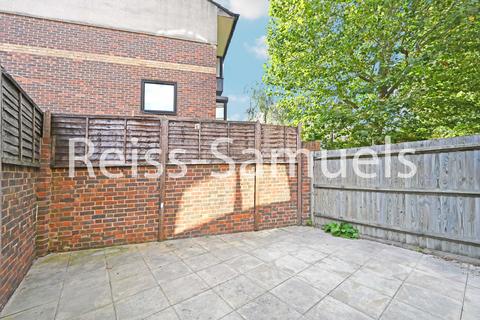 5 bedroom semi-detached house to rent, Ironmongers Place, Canary Wharf, London E14