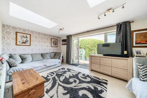 3 bedroom semi-detached house for sale, Western Avenue, Buckinghamshire MK18