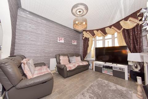 3 bedroom semi-detached house for sale, a Fairfield Crescent, Dewsbury