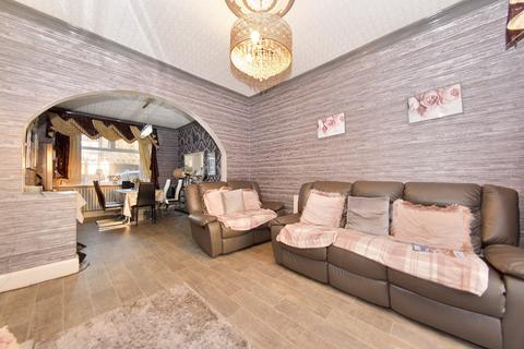 3 bedroom semi-detached house for sale, a Fairfield Crescent, Dewsbury