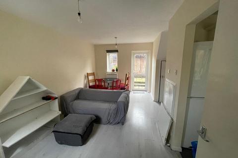 1 bedroom terraced house to rent, 5C GROVE ROAD CR4 MITCHAM EASTFIELDS