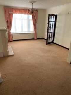 3 bedroom semi-detached house to rent, Chalmers Drive, Doncaster