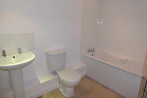 2 bedroom detached house to rent, Bradford Road, Trowbridge