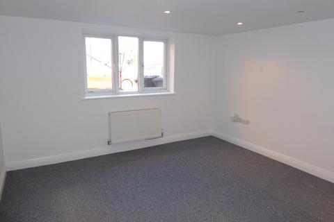 2 bedroom detached house to rent, Bradford Road, Trowbridge