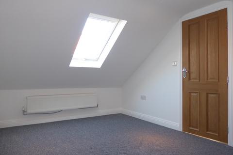 2 bedroom detached house to rent, Bradford Road, Trowbridge