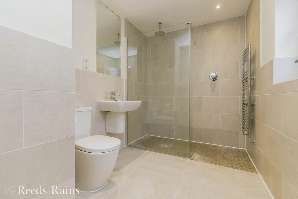 Main En-Suite