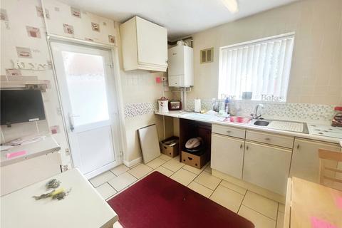 3 bedroom semi-detached house to rent, Wallace Road, West Midlands WV14