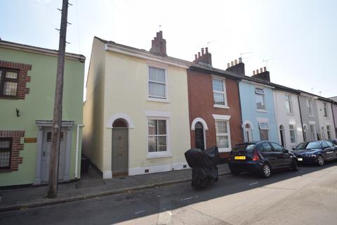 3 bedroom terraced house to rent, Richmond Road, Hampshire PO5