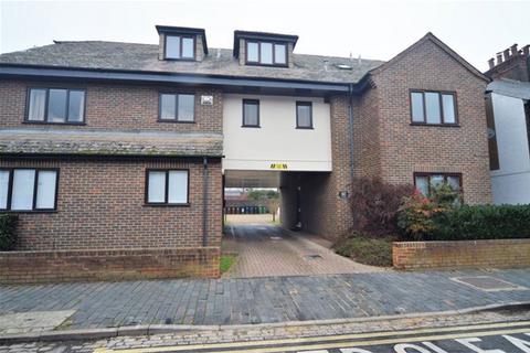 2 bedroom flat to rent, Culver Road, St Albans