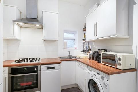 2 bedroom flat to rent, NW6