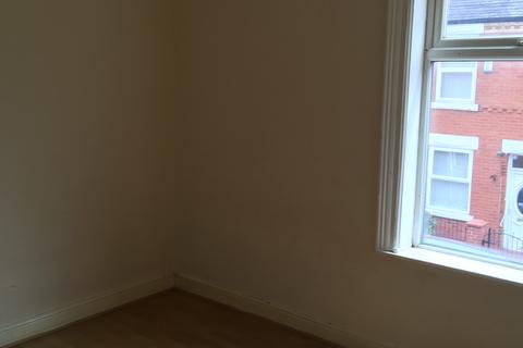 3 bedroom terraced house to rent, Cobden Street, Manchester M9