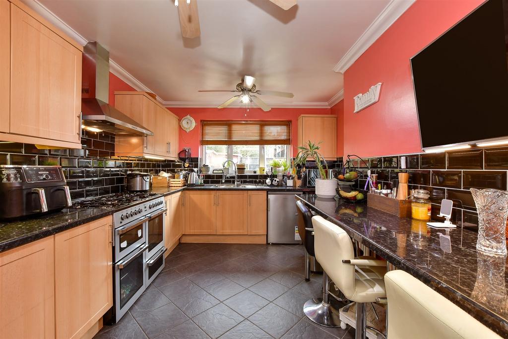 Kitchen/ Breakfast Room