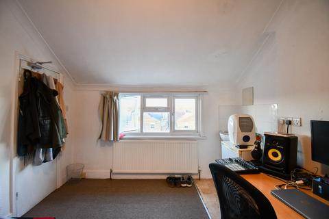 1 bedroom semi-detached house to rent, Chadwick Road, London,  E11