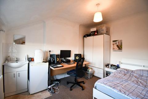 1 bedroom semi-detached house to rent, Chadwick Road, London,  E11