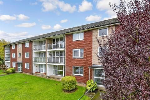 2 bedroom ground floor flat for sale, Basinghall Gardens, Sutton, Surrey