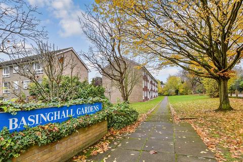 2 bedroom ground floor flat for sale, Basinghall Gardens, Sutton, Surrey