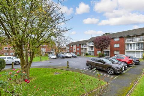 2 bedroom ground floor flat for sale, Basinghall Gardens, Sutton, Surrey