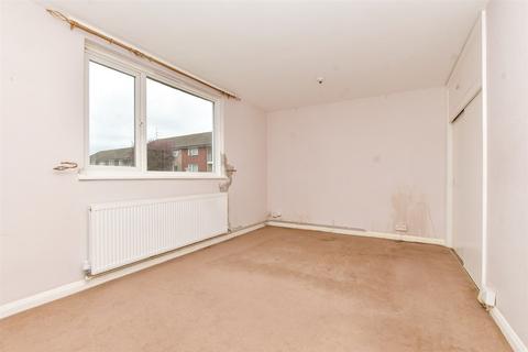 2 bedroom ground floor flat for sale, Basinghall Gardens, Sutton, Surrey