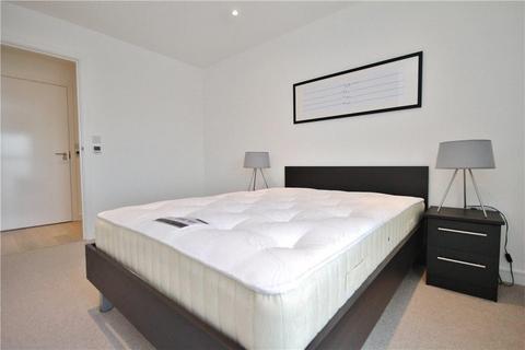 2 bedroom flat to rent, Pinnacle Apartments, 11 Saffron Central Square, Croydon, CR0