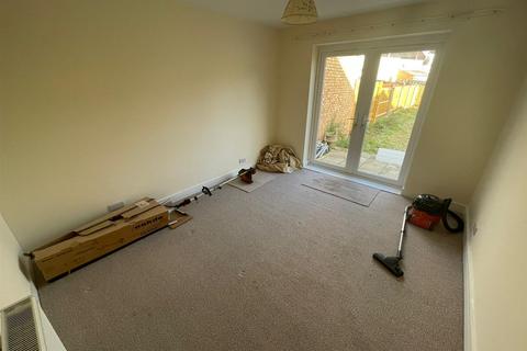 2 bedroom property to rent, Brookfield Road, Northampton NN2