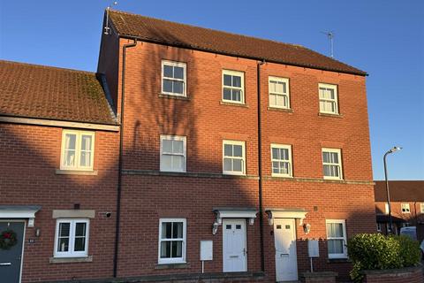 4 bedroom terraced house for sale, Beckside, Norton YO17